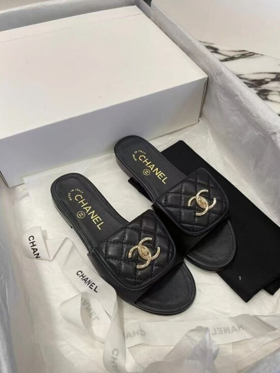 CHANELㅤ Shoes - CHANEL Lambskin Diamond Quilt Gold Interlocking CC Flat Mules